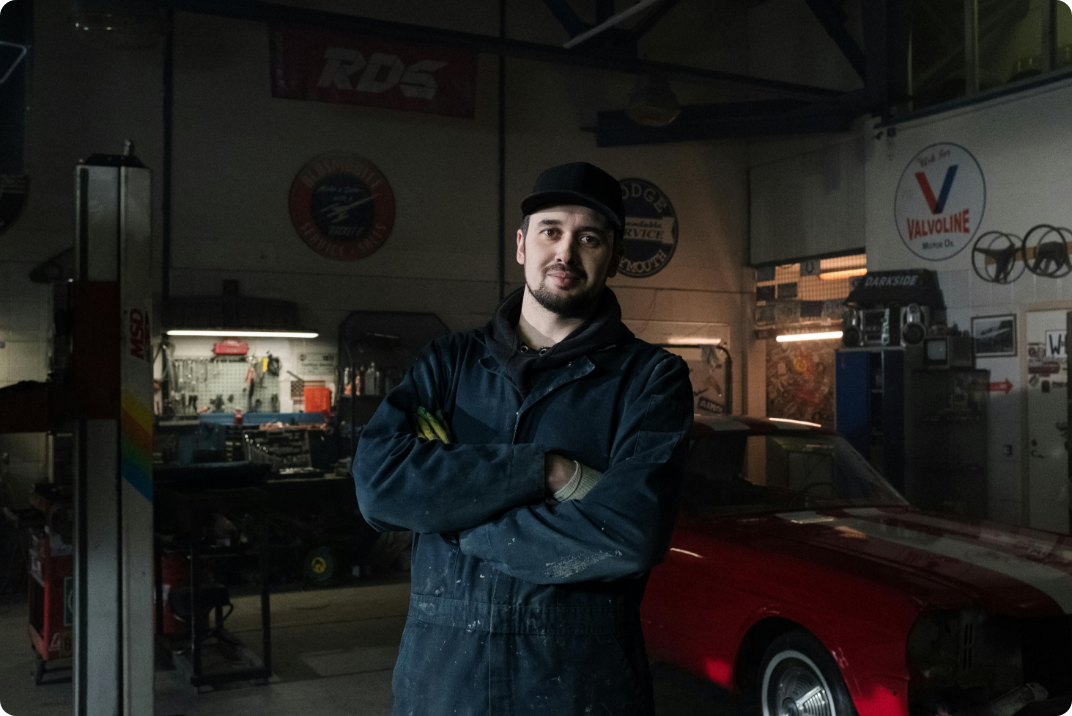 Car mechanic in the workshop